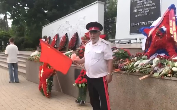 Чем занят отец Симоньян — чистокровный армянский казак ремонтировал холодильники, а сейчас ловит рыбу на пенсии