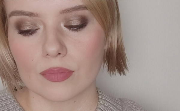 Нависшее веко — не приговор: 3 важных правила макияжа для открытого взгляда