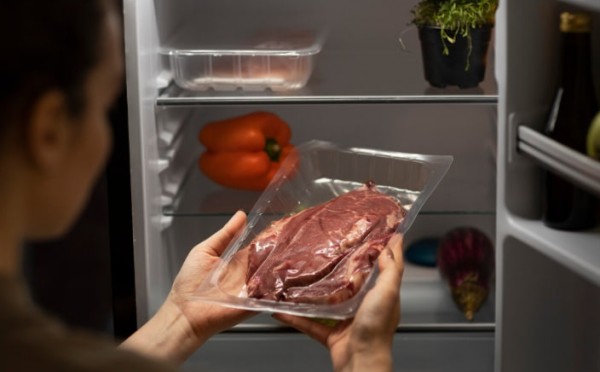 Без заморочек: как я навела порядок в морозилке, отказавшись от пакетов — неожиданные решения