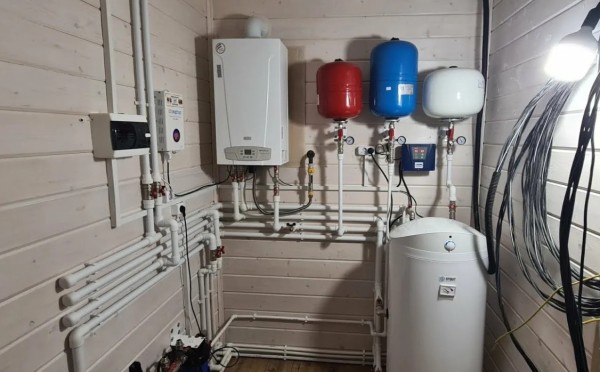 Газ больше не самый дешёвый: как в 2026 году отапливать дом за 2000 рублей в месяц без газовой трубы