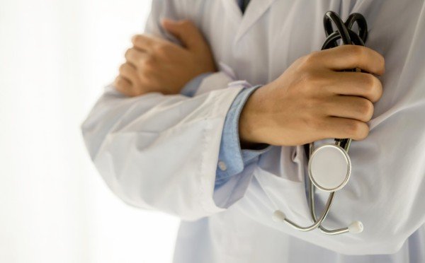 Распознать афериста — вот 5 фраз на приеме у ЛОР-а, после которых нужно 100% менять доктора