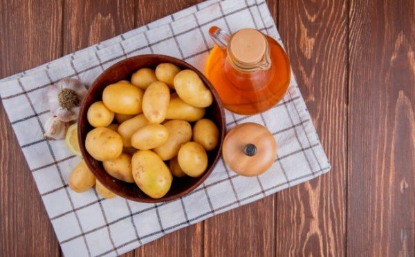 Сытно и по-домашнему: вкуснейшая картофельная колбаса со шкварками — аромат уюта на весь дом