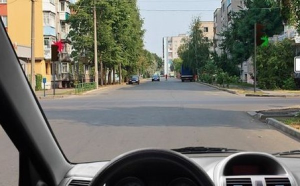 Красный подвох с табличкой: где остановиться — таки и не решили 47% сдававших экзамен по ПДД