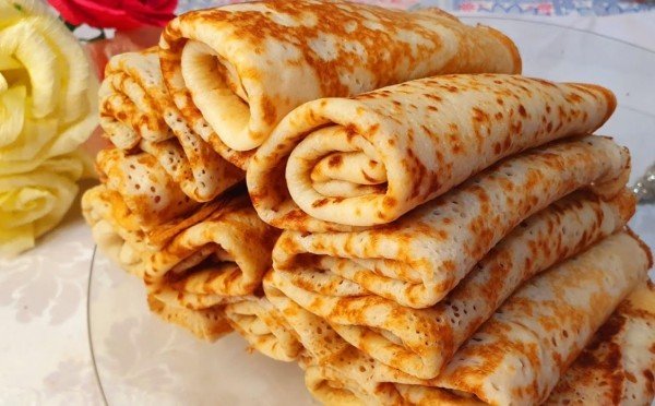 Масленичная неделя началась: готовим тонкие блинчики — 6 ингредиентов без яиц