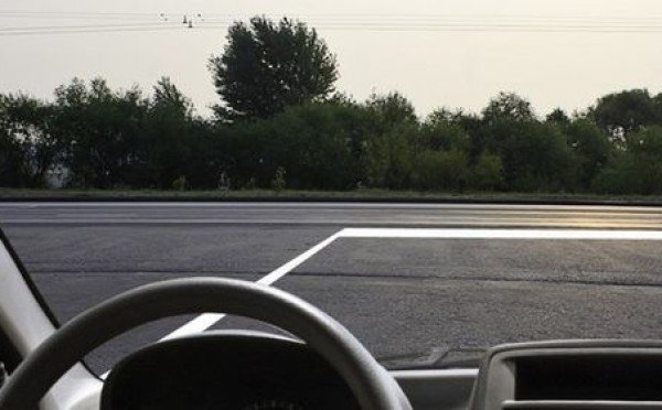 Красный восьмиугольник не обсуждается, STOP — всегда полная остановка, но вопрос-то не в этом: 43% не смогли понять, в чем дело, на экзамене по ПДД