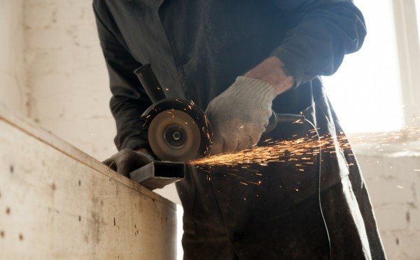 Мастер такого не расскажет: как порезать металл болгаркой идеально ровно — личный опыт