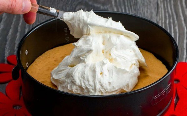 Всего 3 ингредиента: рецепт универсального крема, который не течёт и идеально держит форму