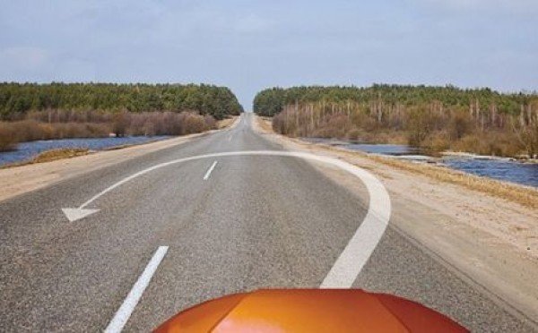 Разворот не из левого ряда: это вообще допустимо? На экзамене по ПДД 61% ответил неверно