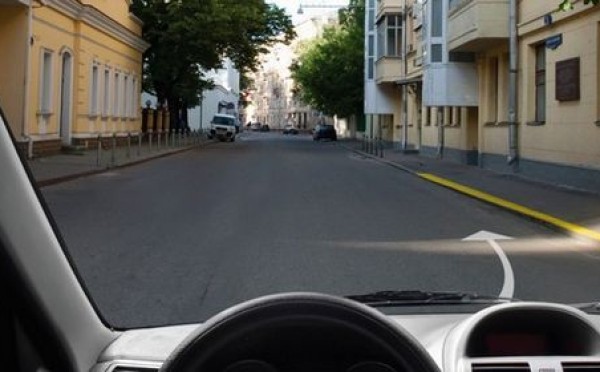 Ловушка для невнимательных: можно ли остановиться на жёлтой линии у бордюра — 28% ответили неверно на экзамене по ПДД