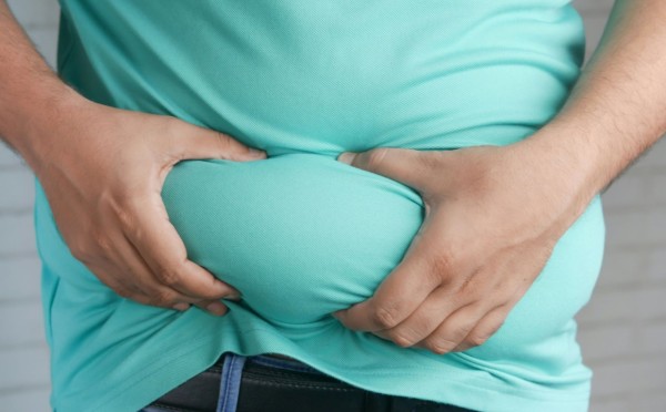 Легко набрать, сложно скинуть — почему у 93% людей жир с боков так плохо уходит (и что с этим делать)