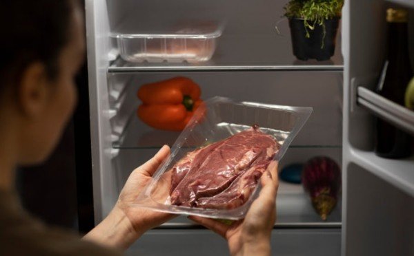 Без заморочек: как я навела порядок в морозилке, отказавшись от пакетов — неожиданные решения