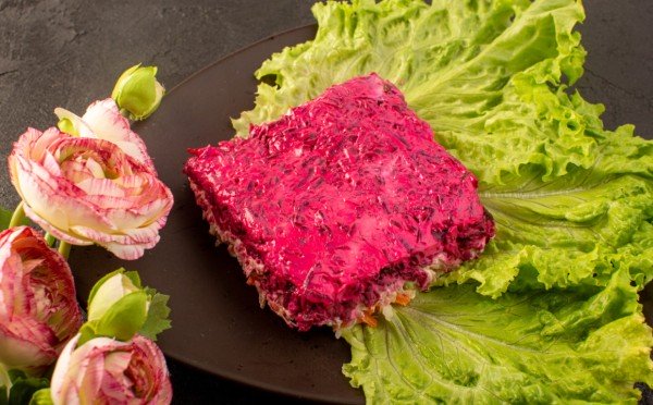 Праздник в каждом кусочке: оригинальный способ подать селёдку под шубой — мама научила, теперь пользуюсь всегда