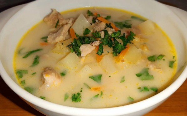 Быстро, вкусно, дёшево: готовим советский сырный суп — ностальгия точно накроет