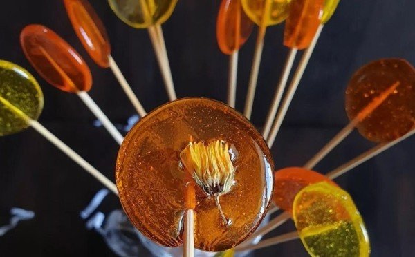 Только сок и сахар — и никакой химии: как я готовлю домашние леденцы из цитрусов