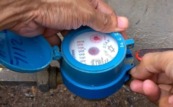 ЖЭК молчит об этом: как перестать переплачивать за воду — копеечный способ сэкономит миллионы