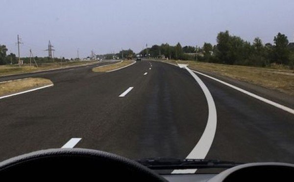 ПДД экзамен: стоянка под знаком «Остановка запрещена» — 58% ошибаются из-за разрыва в дороге