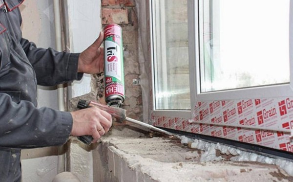 Сквозняк из-под подоконника: 2 скрытых места, которые нужно проверить, чтобы дома стало тепло