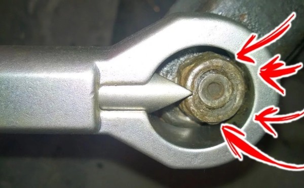 Залепите это пластилином: забытый совет дедов, чтобы гайки на авто откручивались спустя 10 лет