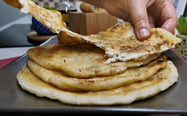 Заменит и хлеб, и чебуреки: готовлю сытные мясные лепёшки на сухой сковороде — съедаются за минуту