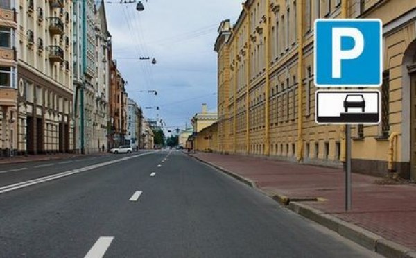 Парковка на тротуаре: а что, так можно было? Можно, да не всем — на экзамене по ПДД не смогли ответить 79%