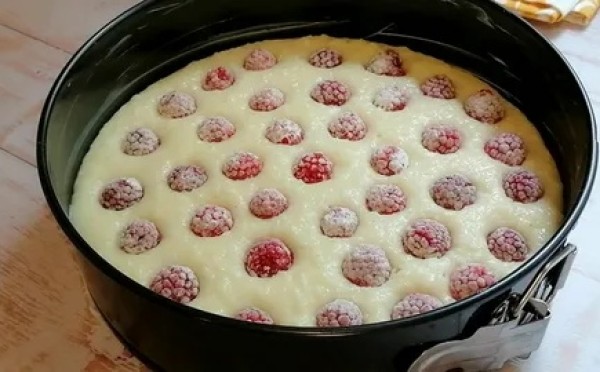 Манник по рецепту Натальи Калниной: пышный, сочный и без лишних хлопот — секрет в пропитке