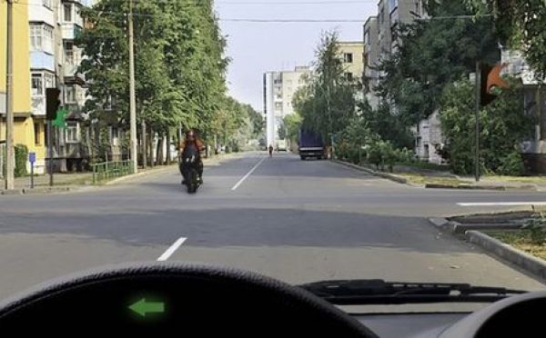 Когда светофор не главный — зелёный не даёт полного преимущества на перекрёстке: кого придётся пропустить, не ответили 59% на экзамене по ПДД