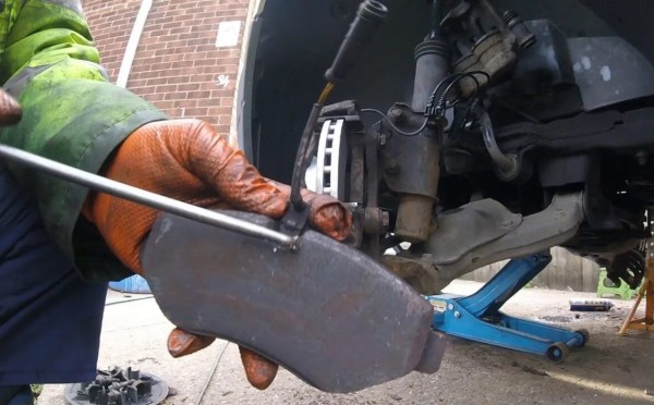 Всю жизнь менял колодки неправильно: 3 ошибки, которые открыли мне глаза — их совершают даже опытные мастера