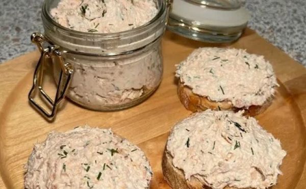 Лучшая намазка для завтрака: как за 15 минут сделать нежное рыбное масло, которое тает во рту