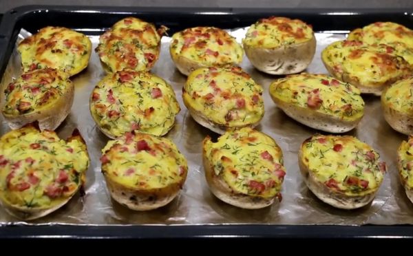 «Идеальный ужин из того, что есть в холодильнике: пошаговый рецепт» «Сырная корочка и нежная начинка: лучший рецепт запечённого картофеля» Короткие и