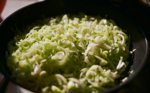 Салат на праздник Пасхи и не только — вкуснейший вариант с пекинской капустой, готовится быстро и из доступных ингредиентов