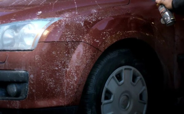 Хром засияет как новый: зачем опытные водители весной протирают машину лимоном