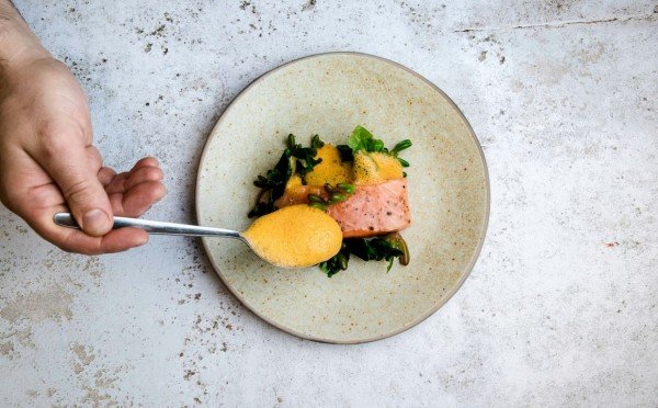 К столу для лучших женщин мира — готовим главное блюдо на праздничное застолье к 8 Марта, от этого соуса просто не оторваться