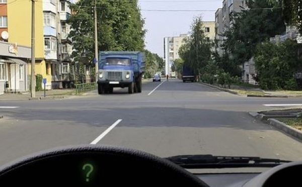 Поворот обязателен — поворотник тоже: в этом вопросе из экзамена по ПДД забыли, зачем нужен указатель поворота 58%