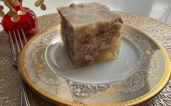 Делайте так, чтобы испортить холодец: 3 ошибки при приготовлении блюда — все новички спотыкаются на этом