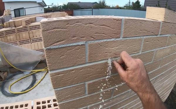 Строительная хитрость из прошлого: как защитить дом от влаги без минваты, мембран и учёта «точек росы»