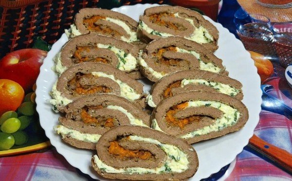 Печёночные рулетики больше не будут сухими: 2 варианта сочной начинки, которые съедают первыми