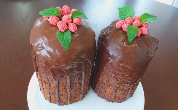 Нежная текстура и насыщенный вкус: готовим кулич в хлебопечке — с орешками и шоколадной глазурью