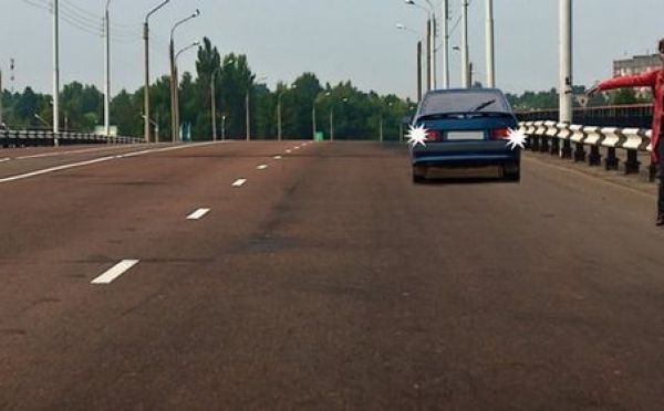 Задом ехать по мосту — плохая идея даже ради пассажира: 73% не справились с этой задачей на экзамене по ПДД