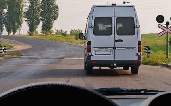 Поезд ушёл — обгонять боятся только перестраховщики: они и проваливают экзамен по ПДД с вероятностью 73%