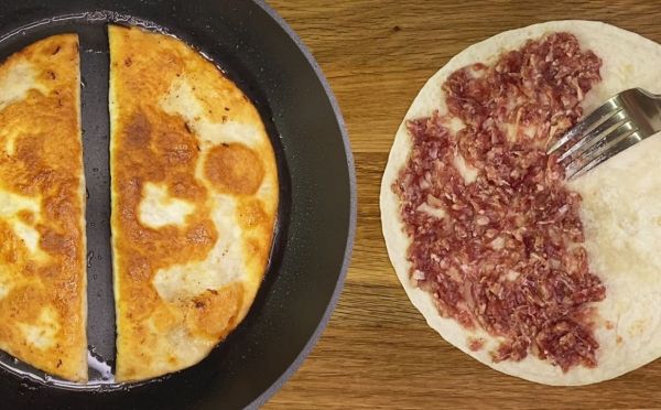 Долой возню с тестом: готовлю ленивые чебуреки за 5 минут — получаются даже вкуснее обычных