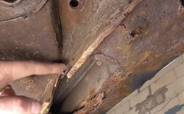 Не спешите бежать в мастерскую: ржавчину на днище машины можно убрать самостоятельно — пошаговая инструкция