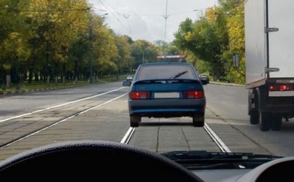 Не подменяйте правила импровизацией — рельсы свободны только для Карениной: фатальную ошибку на экзамене по ПДД допускают 43%