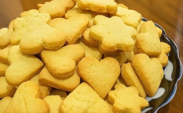 Замешивается ровно 3 минуты: рецепт нежного печенья с орехами от Натальи Калининой