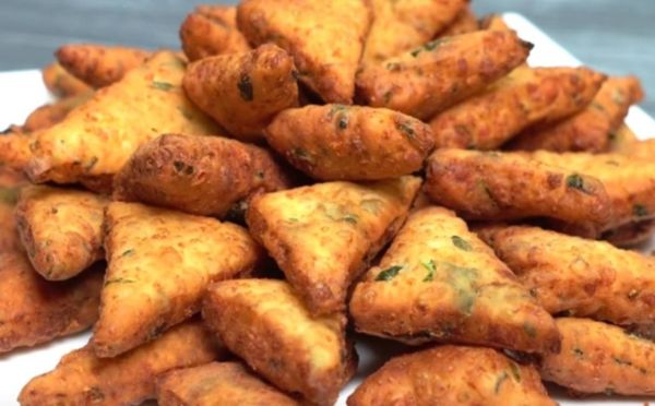 Хит на завтрак: как приготовить хрустящие сырные треугольники на сковороде за 15 минут