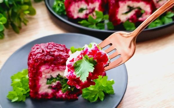 Пикантная свёкла с хрустящим беконом: яркая закуска, которая заставит гостей просить добавки