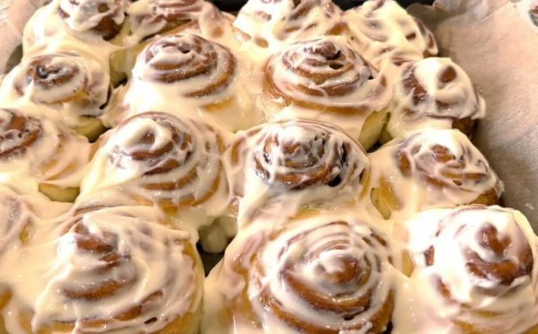 Запах счастья на кухне: печём домашние булочки «Синнабон» по секретному рецепту Натальи Цветковой