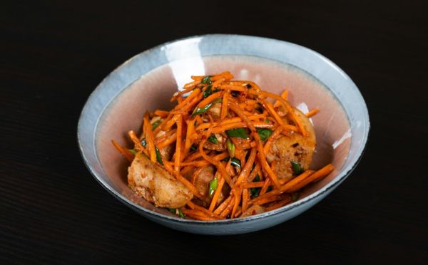 Салат, который можно есть даже диетчицам — отличная альтернативу наскучившему «Греческому», еще и белок доберете