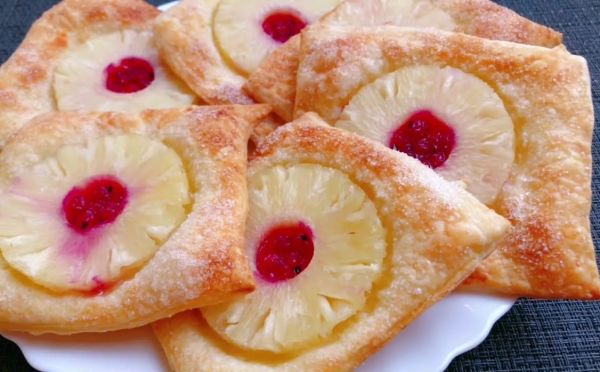 Секрет идеального чаепития: готовим хрустящие слойки с ананасом и корицей за считанные минуты