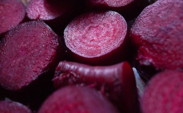 Такое и в Пасху можно — идеальный салат для тех, кто постится и следит за фигурой, берем свеклу и кулинарим