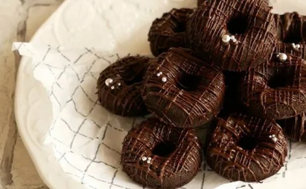 Слойки-бублики с шоколадным муссом: десерт как из парижской пекарни за 20 минут